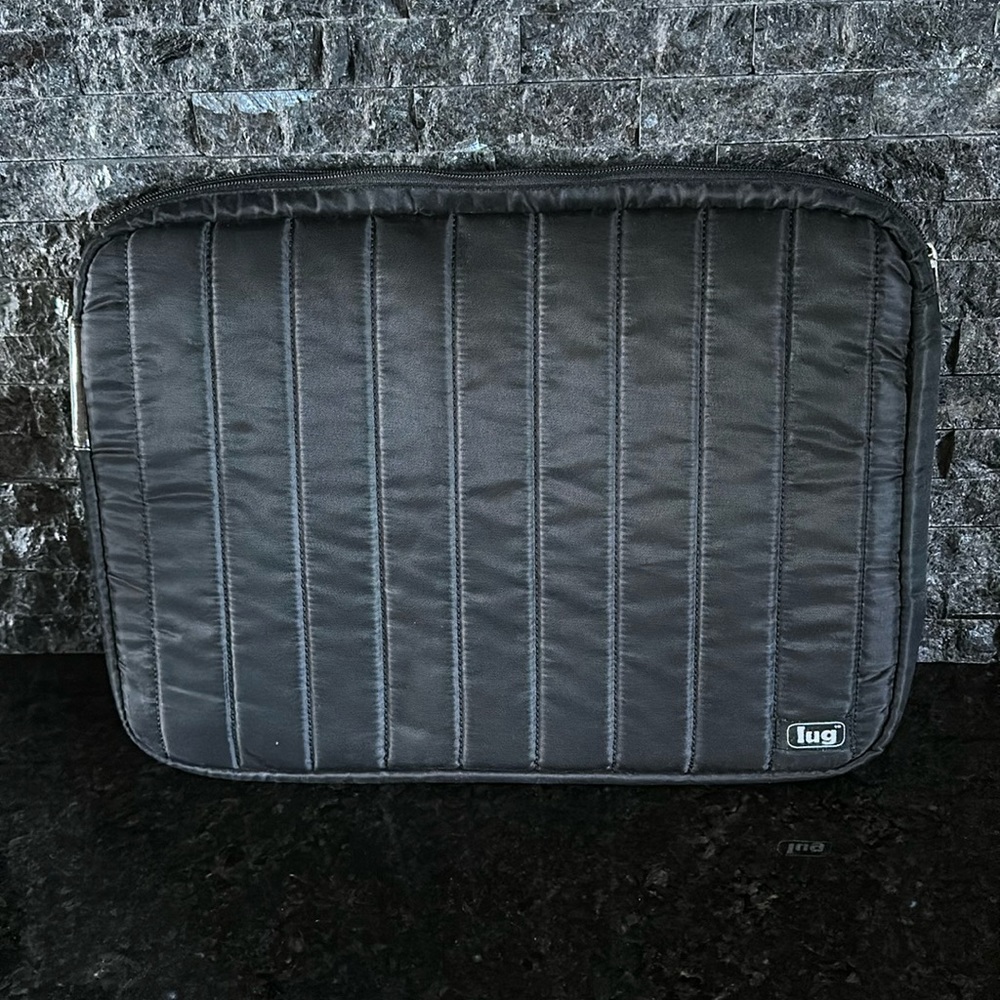 Lug laptop sleeve/case.